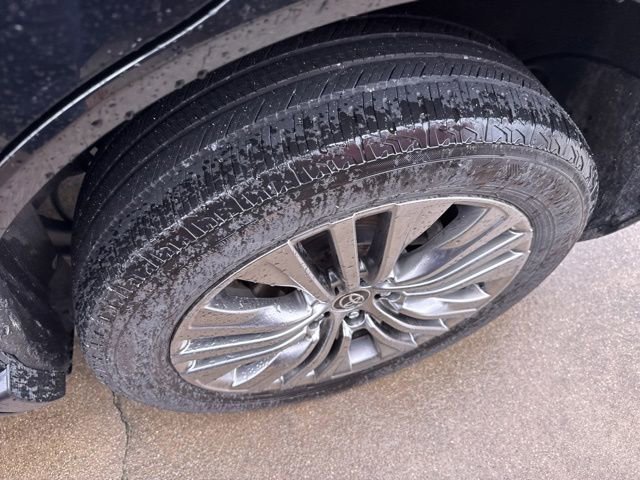 Used 2021 Toyota Venza Limited w/ Advanced Technology Package AWD/4WD image 4