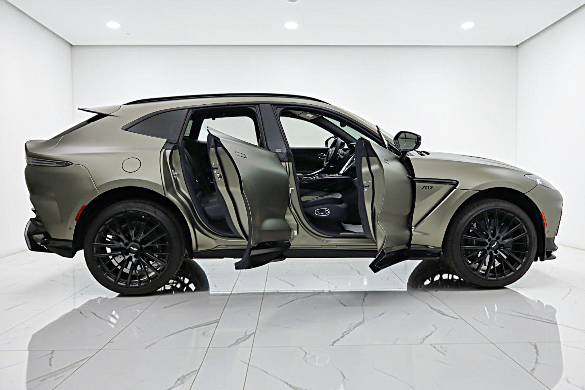 Used 2023 Aston Martin DBX 707 image 22