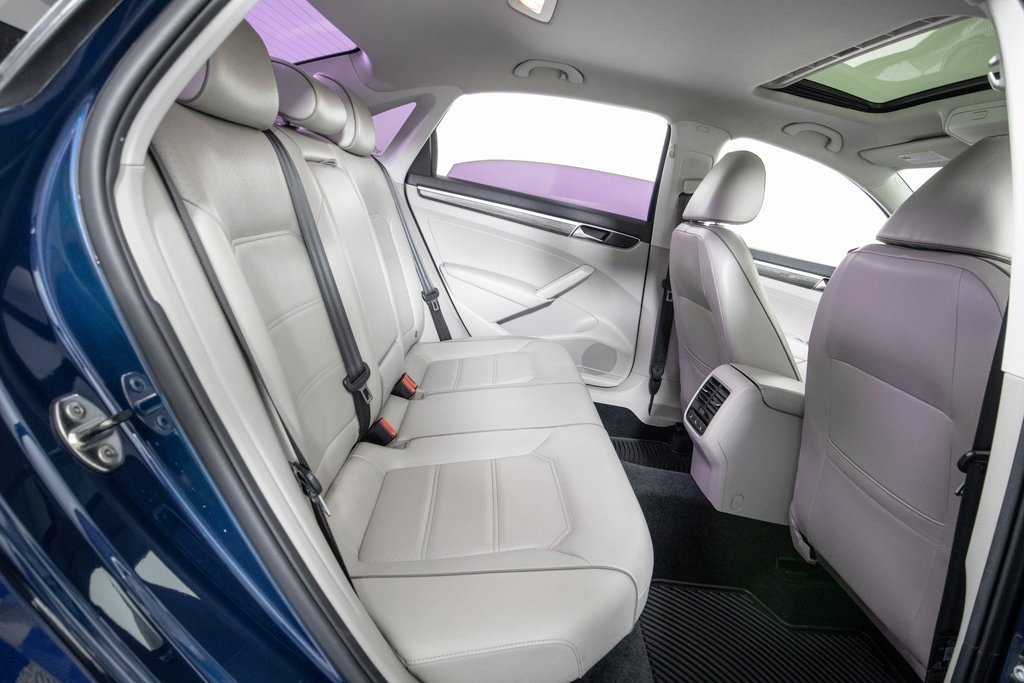 Used 2018 Volkswagen Passat 2.0T SE image 12