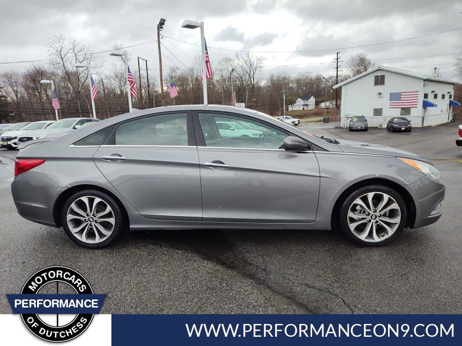 Used 2013 Hyundai Sonata SE w/ Navigation & Sunroof Pkg FWD image 2