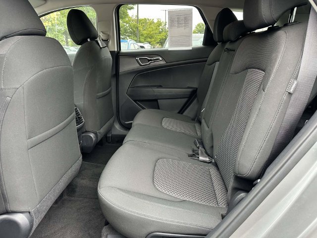 Used 2025 Kia Sportage LX AWD/4WD image 17
