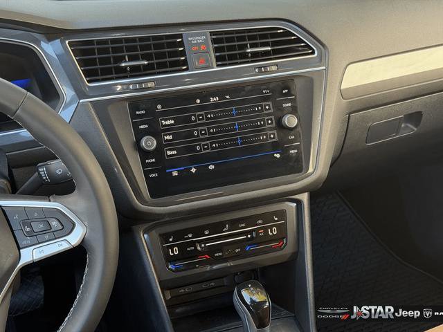 Used 2023 Volkswagen Tiguan SE image 19