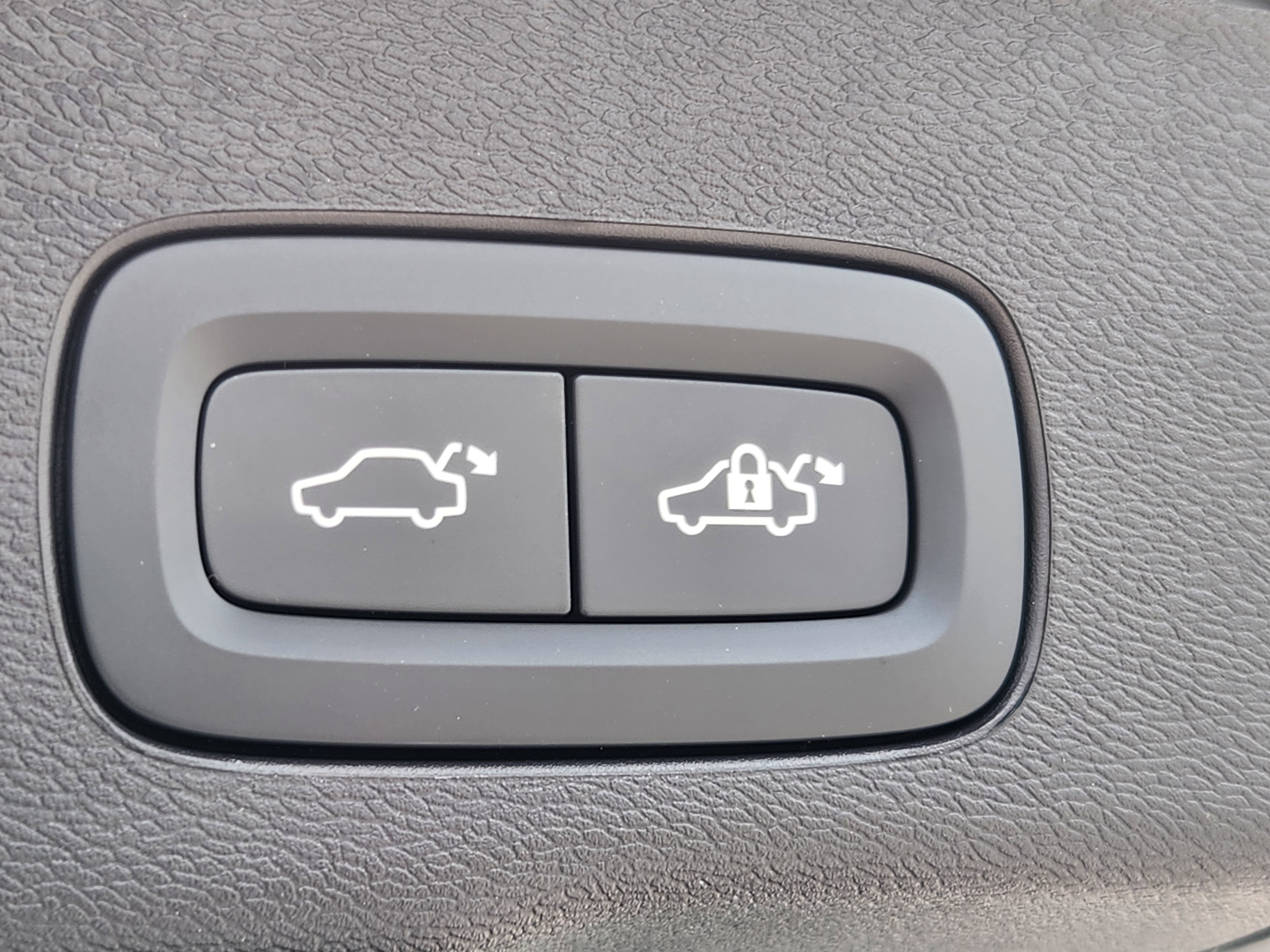 New 2025 Volvo XC60 B5 Plus w/ Protection Package Premier image 13