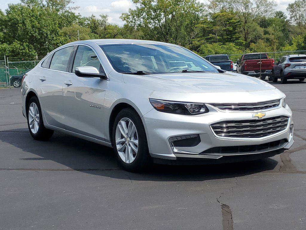 Used 2018 Chevrolet Malibu LT FWD image 2