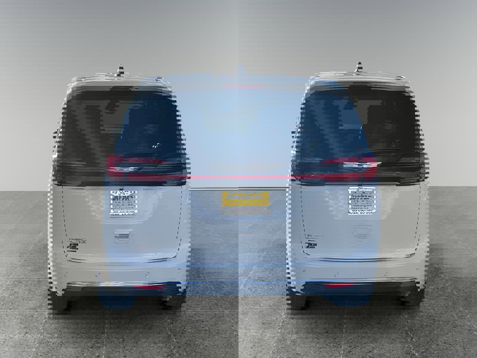 New 2026 Chrysler Pacifica Select image 4