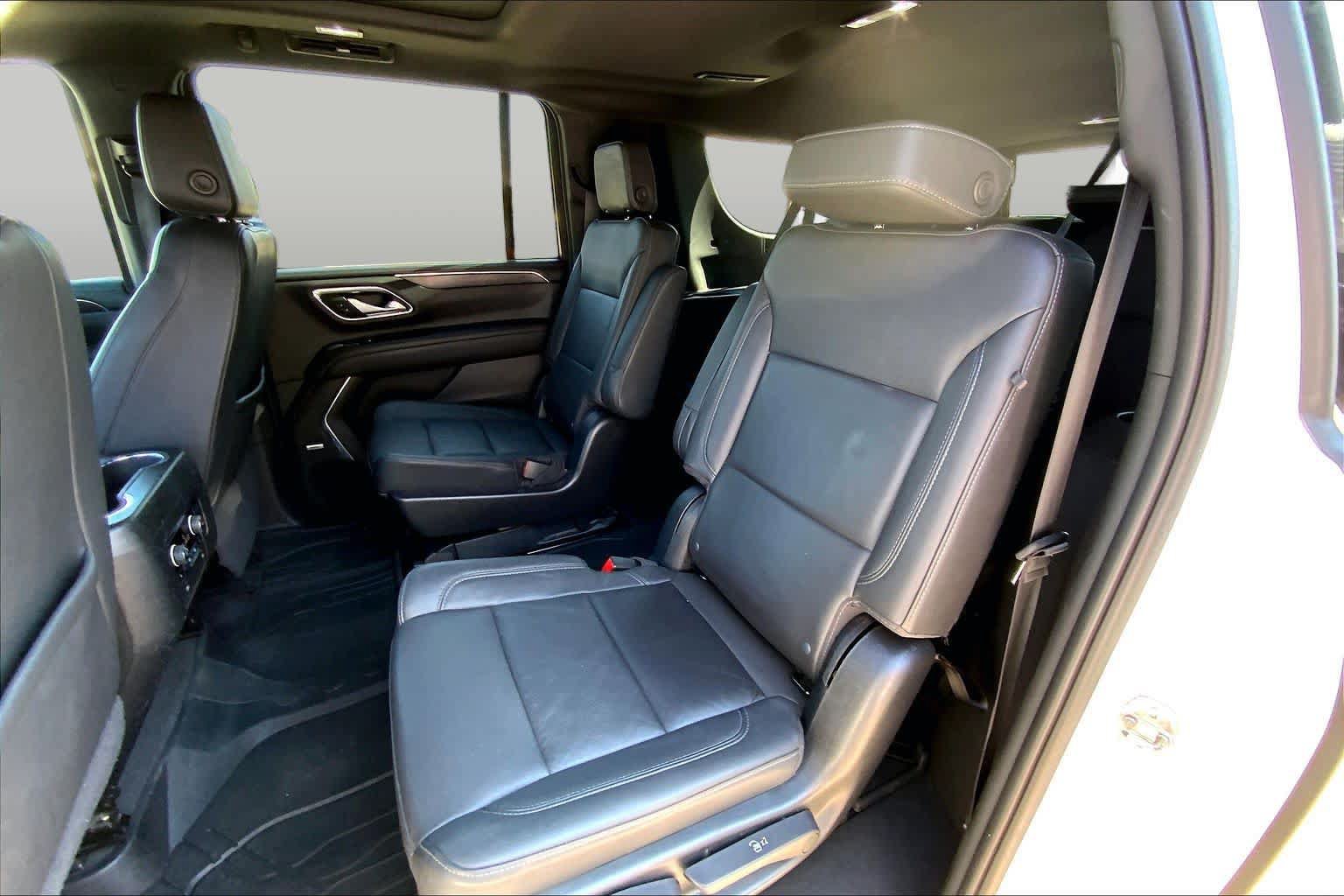 Used 2022 Chevrolet Suburban LT w/ LT Signature Package AWD/4WD image 19