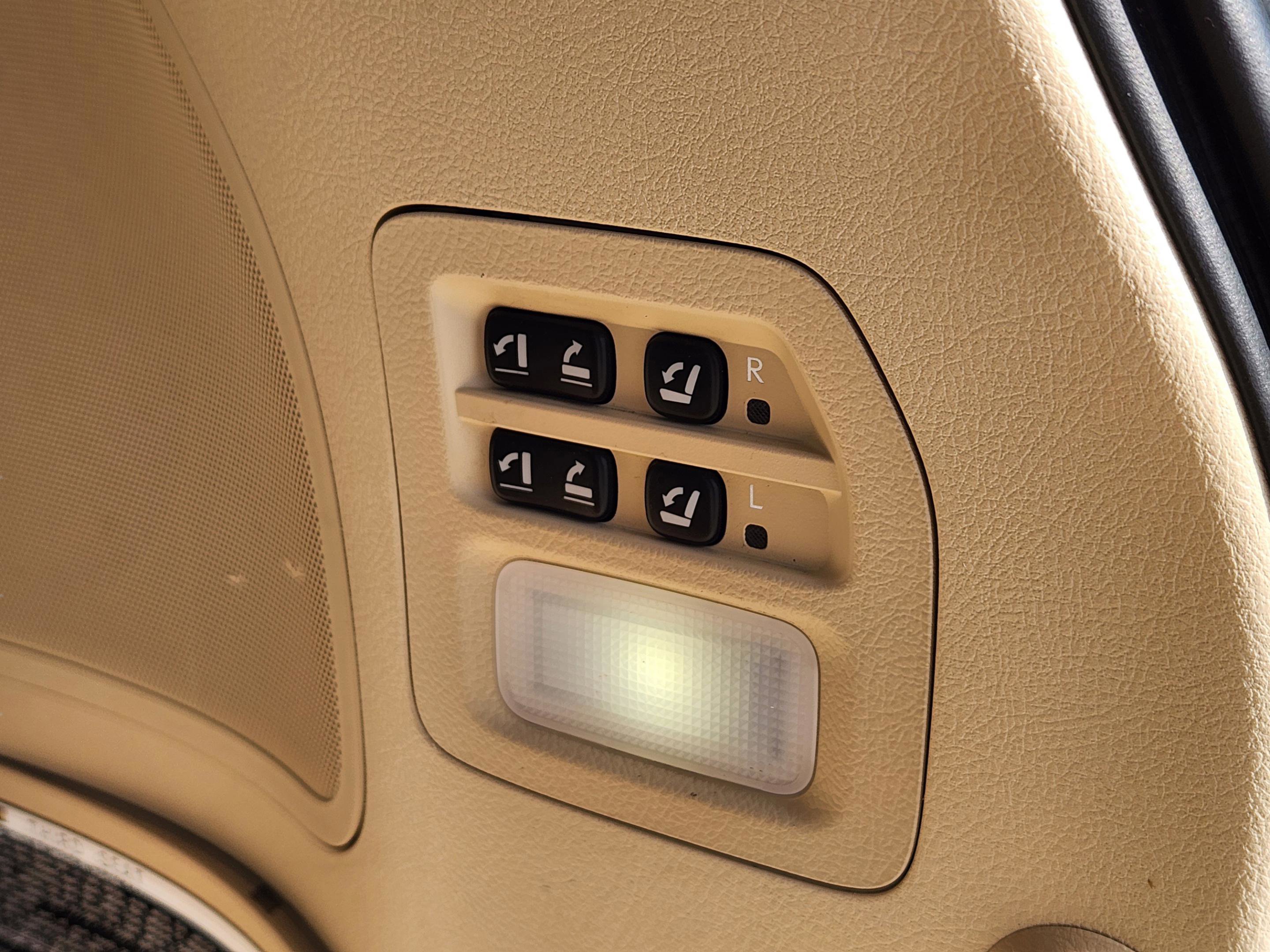 Used 2018 Lexus LX 570 4WD w/ Luxury Package image 33