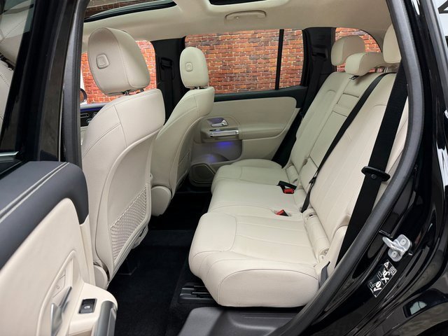Used 2025 Mercedes-Benz GLB 250 4MATIC image 23