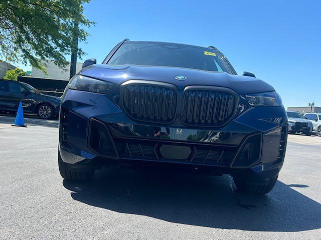New 2026 BMW X5 xDrive50e w/ M Sport Package AWD/4WD image 2