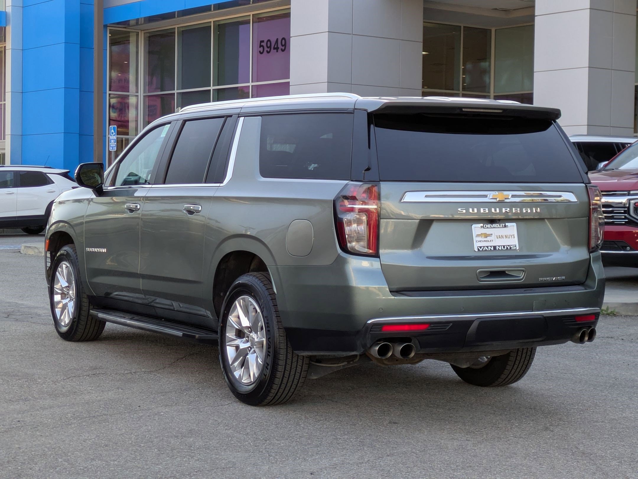 Certified 2023 Chevrolet Suburban Premier image 7
