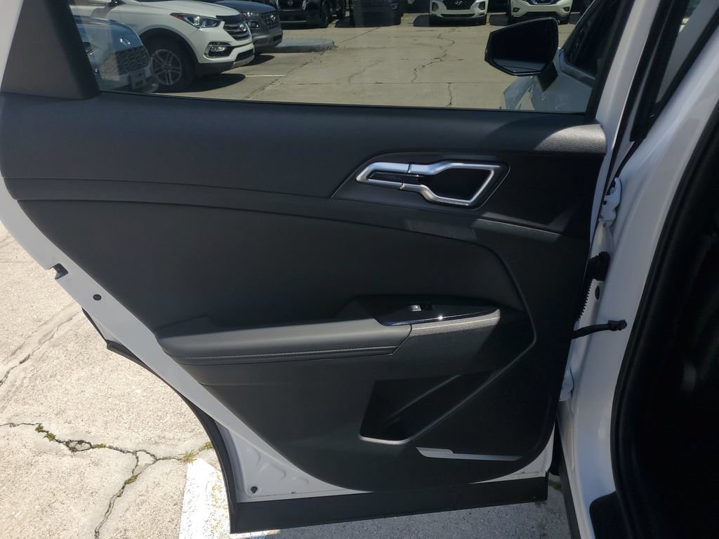 Used 2025 Kia Sportage EX FWD image 17