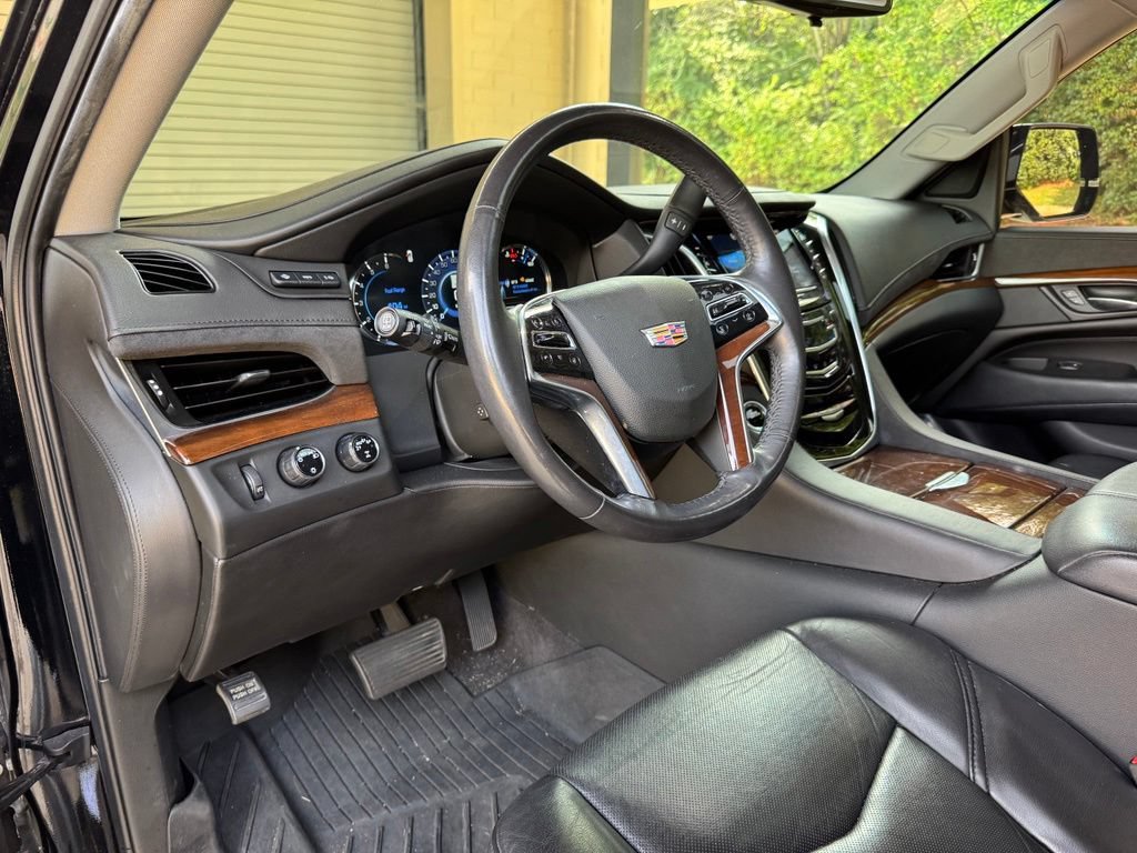 Used 2020 Cadillac Escalade Luxury AWD/4WD image 9