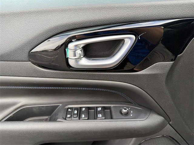 New 2025 Jeep Compass Latitude w/ Sun & Sound Group image 31