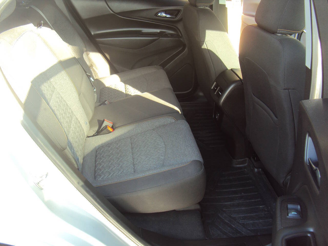 Used 2022 Chevrolet Equinox LT w/ Driver Convenience Package AWD/4WD image 10