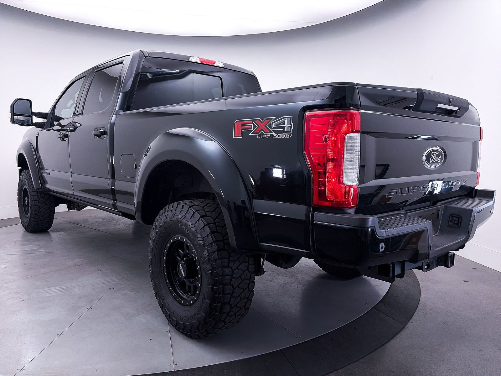 Used 2019 Ford F350 Lariat AWD/4WD image 16