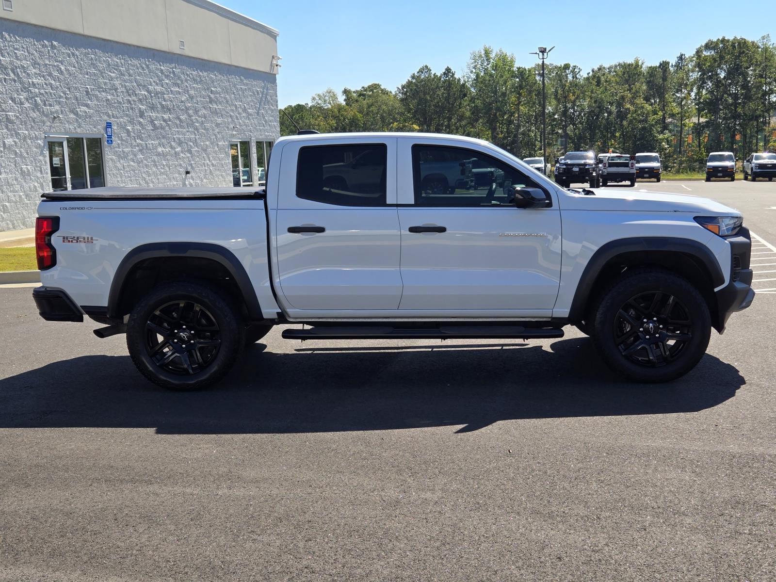 Used 2023 Chevrolet Colorado Trail Boss w/ Technology Package AWD/4WD image 9