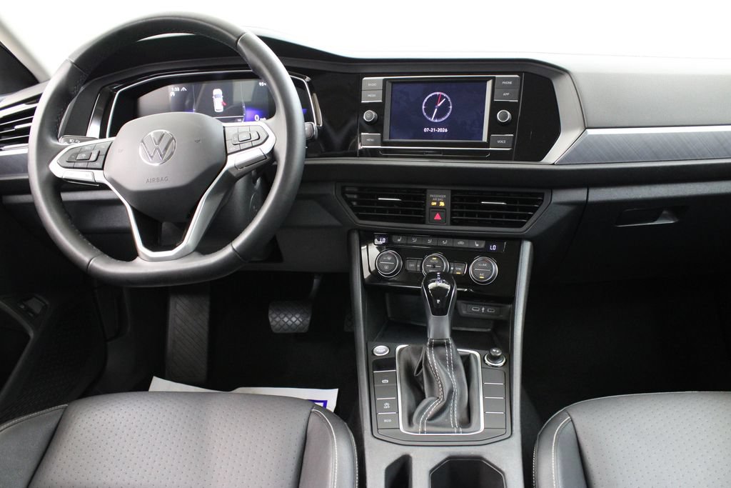 Used 2024 Volkswagen Jetta SE FWD image 9