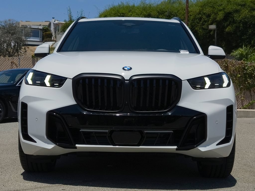 New 2026 BMW X5 xDrive40i w/ M Sport Package AWD/4WD image 2