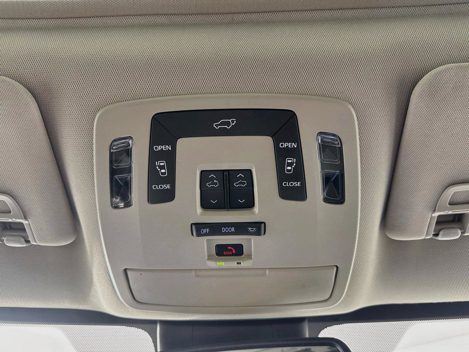 Certified 2025 Toyota Sienna XLE FWD image 24