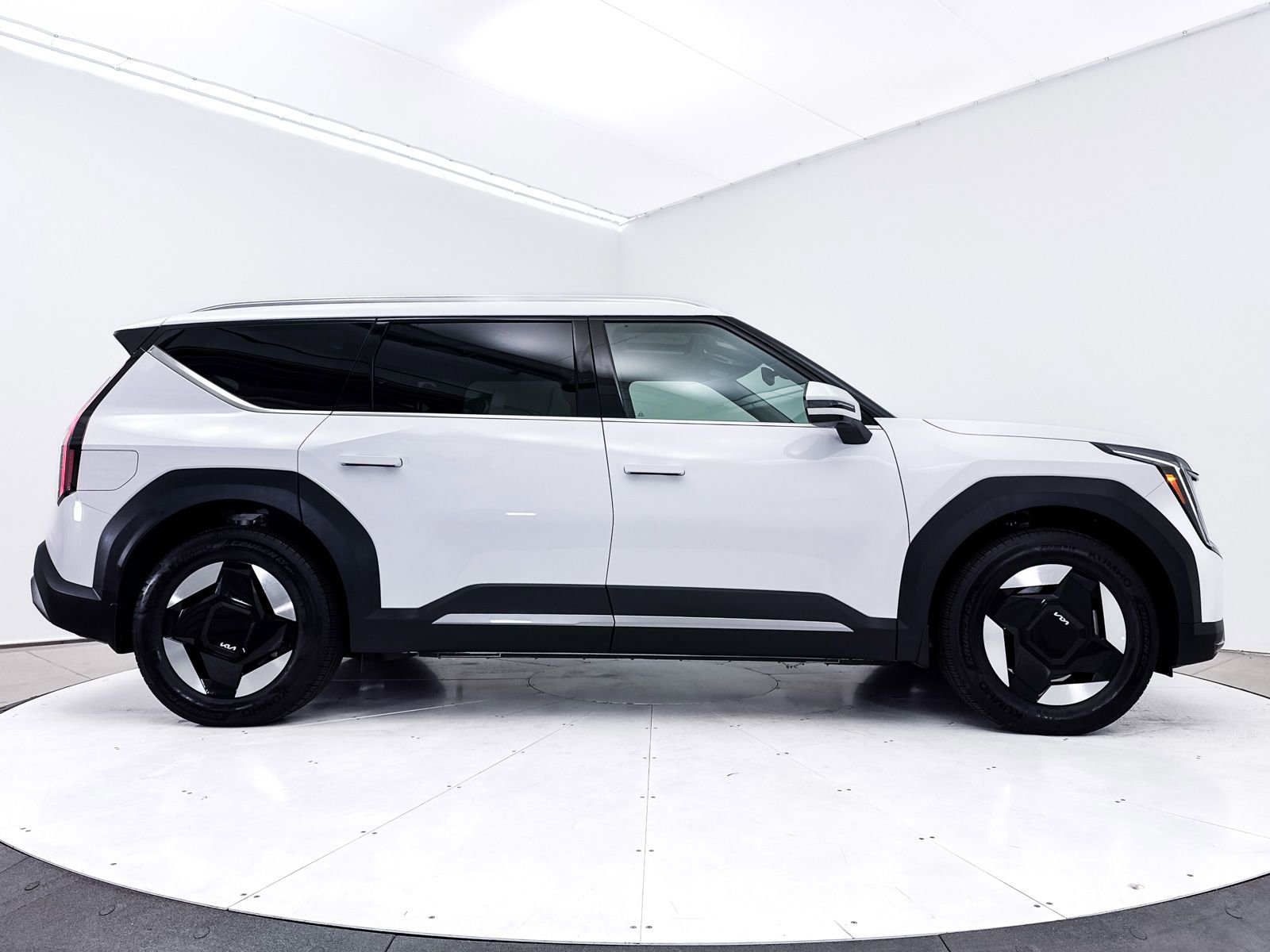 Used 2025 Kia EV9 Wind image 42