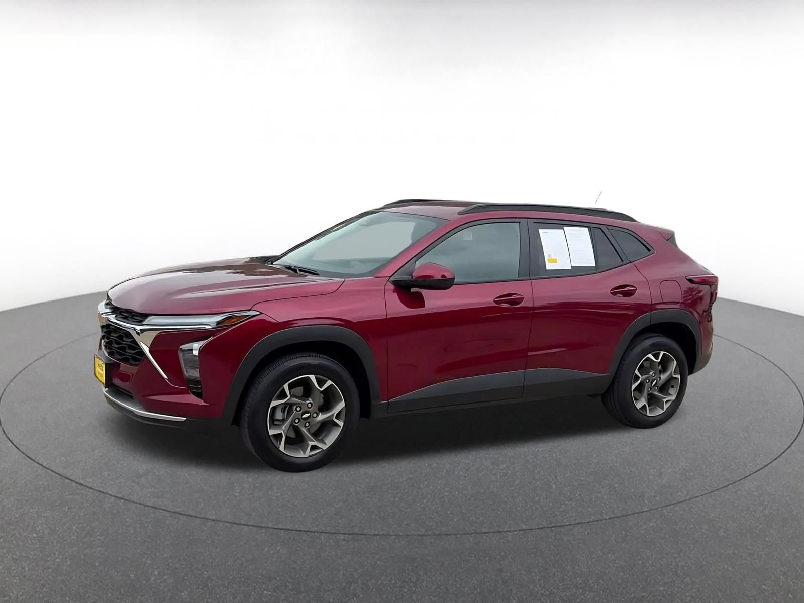 Used 2025 Chevrolet Trax LT FWD image 8