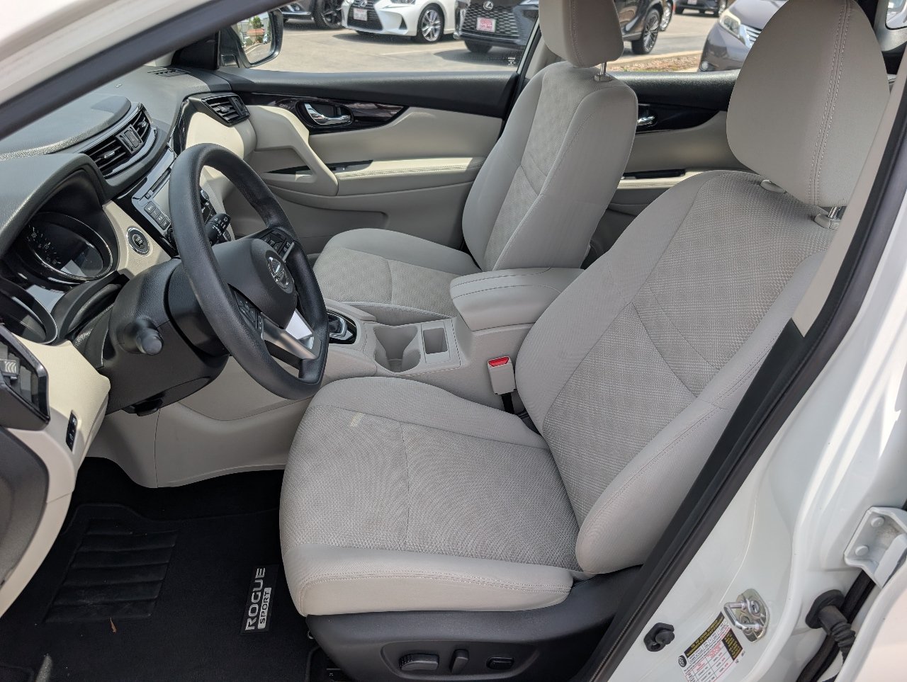 Used 2019 Nissan Rogue Sport SV FWD image 2