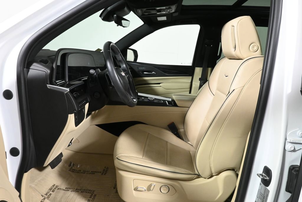 Used 2023 Cadillac Escalade Premium Luxury AWD/4WD image 3