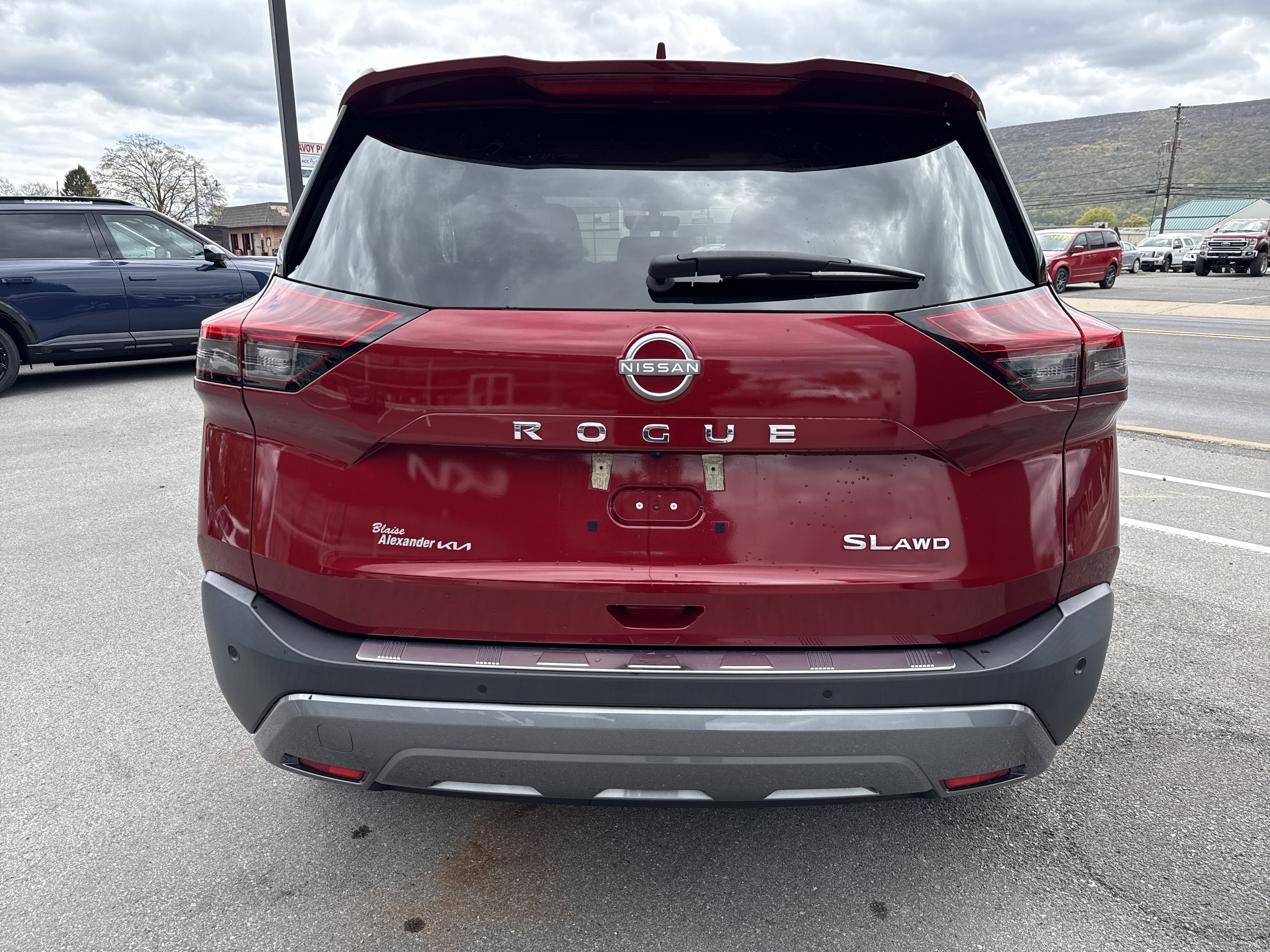 Used 2023 Nissan Rogue SL w/ SL Premium Package AWD/4WD image 4