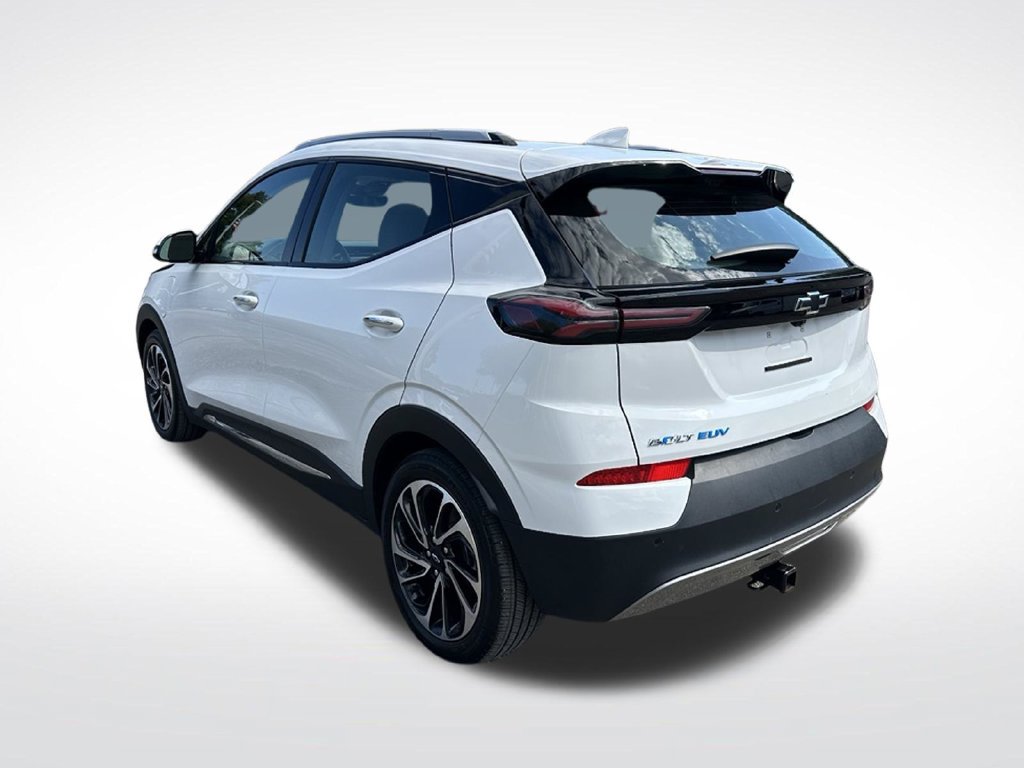 Used 2023 Chevrolet Bolt EUV Premier w/ Sun & Sound Package FWD image 3