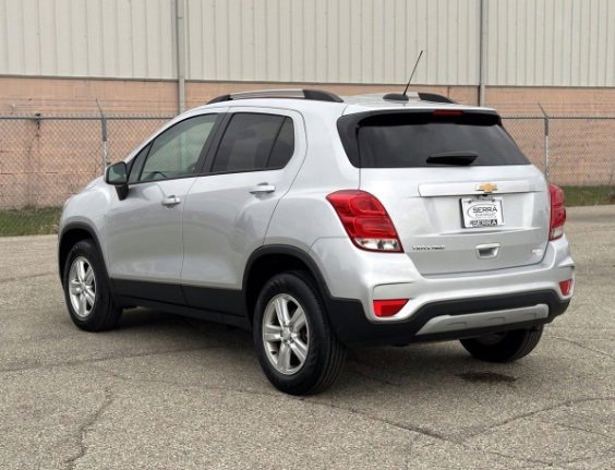 Used 2022 Chevrolet Trax LT w/ LT Convenience Package image 3