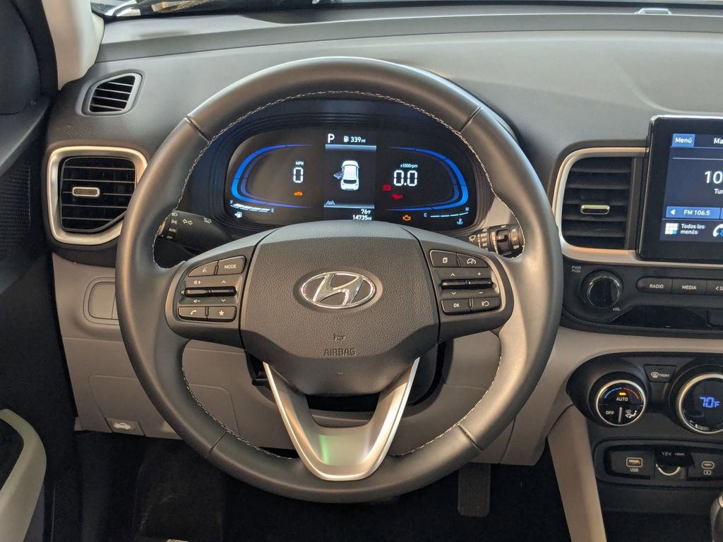 Used 2025 Hyundai Venue SEL image 25