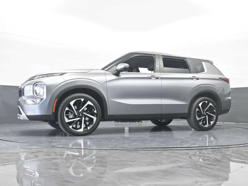 Used 2022 Mitsubishi Outlander SE image 62