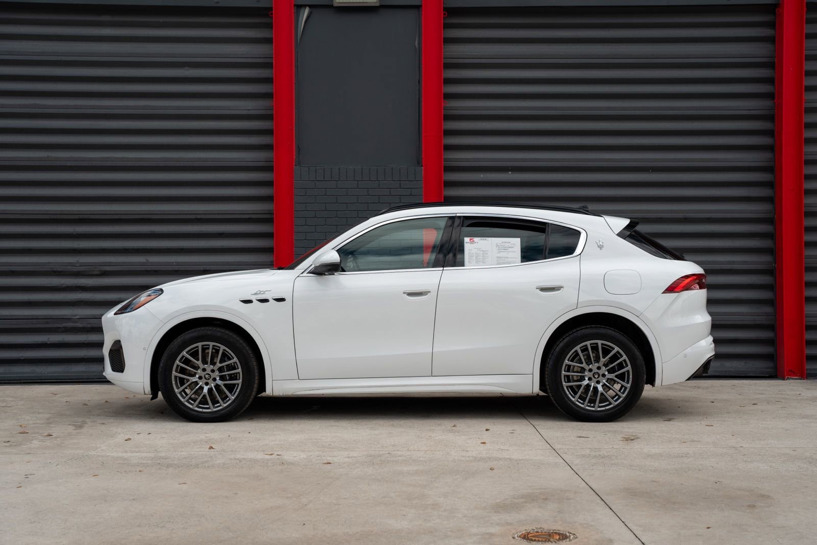 Used 2023 Maserati Grecale GT image 4