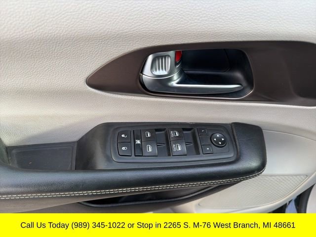 Used 2020 Chrysler Voyager Lxi image 28