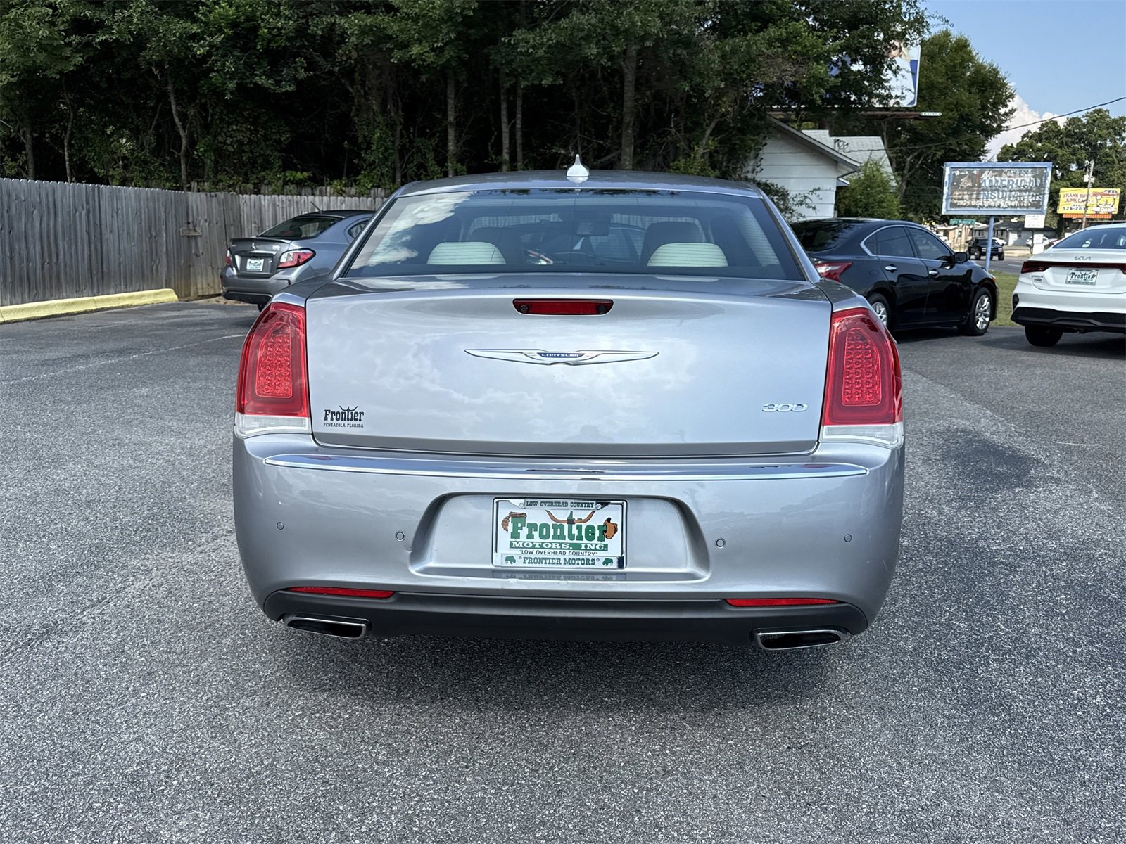 Used 2018 Chrysler 300 Limited w/ Safetytec Plus Group image 4