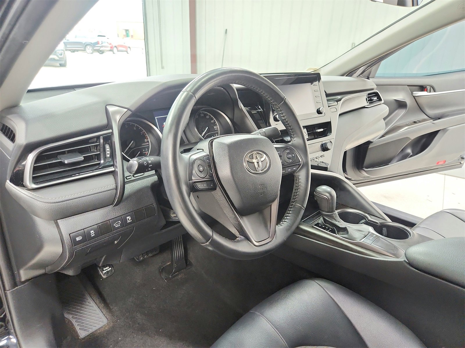 Used 2023 Toyota Camry SE image 18