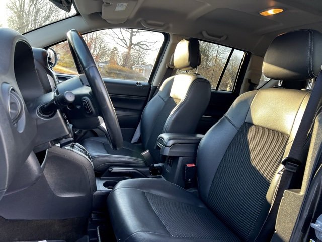 Used 2016 Jeep Compass Latitude image 14