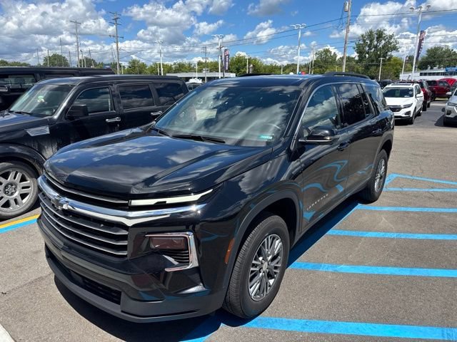Used 2025 Chevrolet Traverse LT w/ Driver Confidence Package FWD image 1