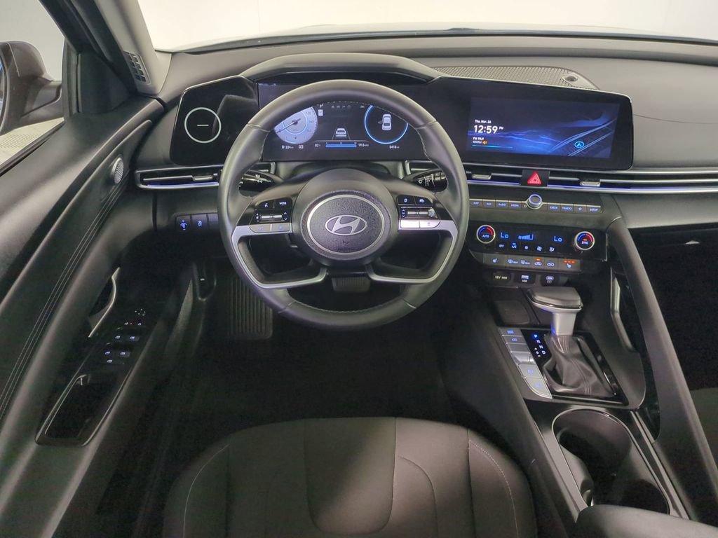 Used 2024 Hyundai Elantra SEL w/ Convenience Package image 17