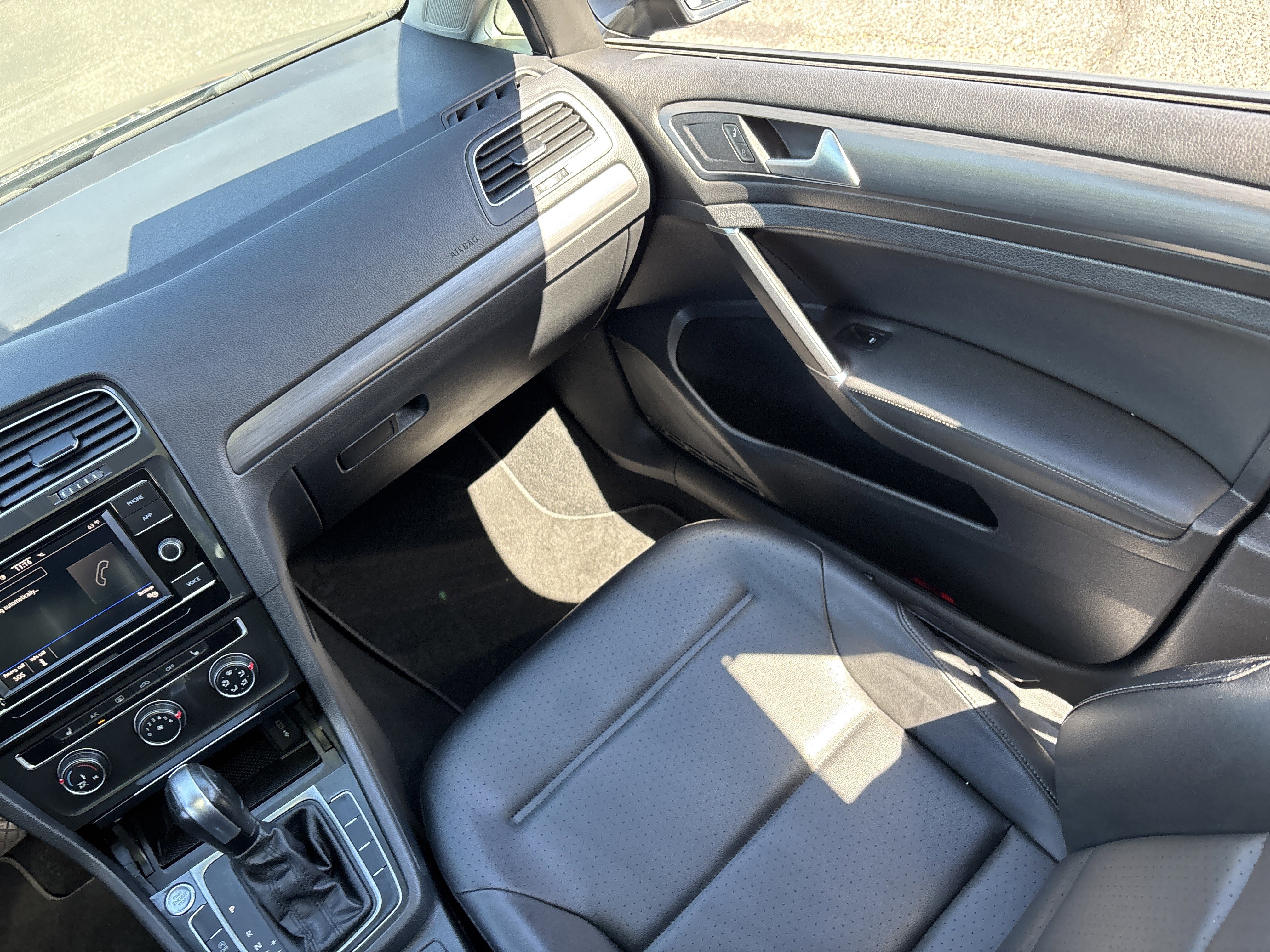 Used 2021 Volkswagen Golf 4-Door image 15