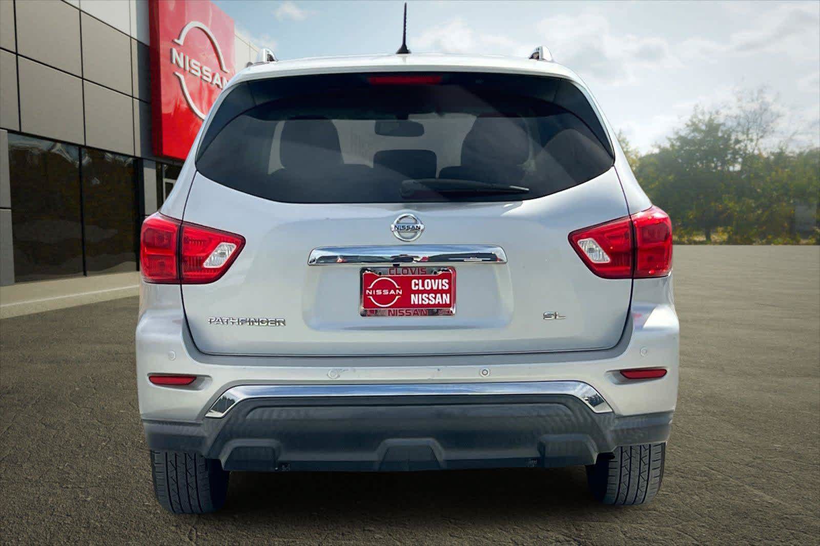 Used 2018 Nissan Pathfinder SL FWD image 8