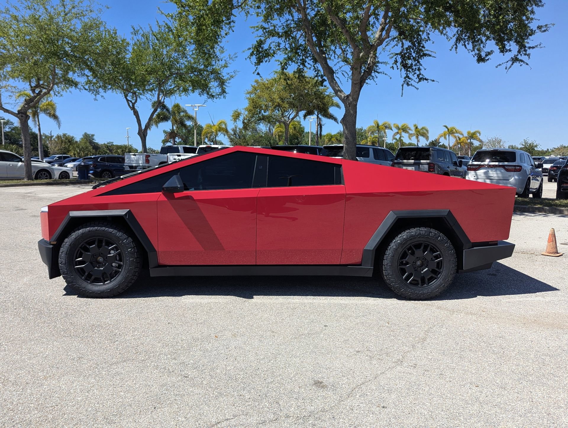 Used 2024 Tesla Cybertruck AWD Crew Cab image 6