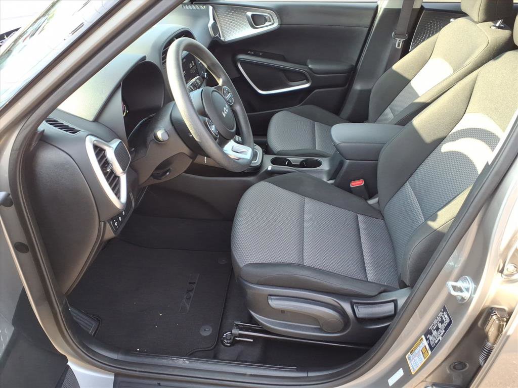 Used 2025 Kia Soul LX w/ LX Technology Package image 11