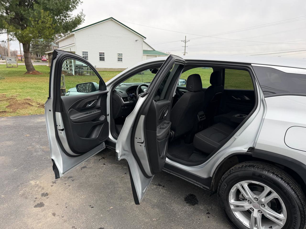 Used 2022 GMC Terrain SLE image 32