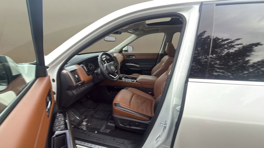 Used 2022 Nissan Pathfinder Platinum w/ Cargo Package image 14