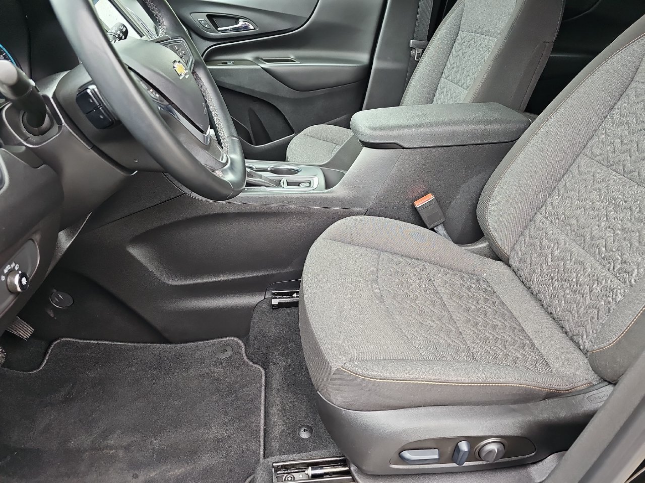 Used 2023 Chevrolet Equinox LT FWD image 19
