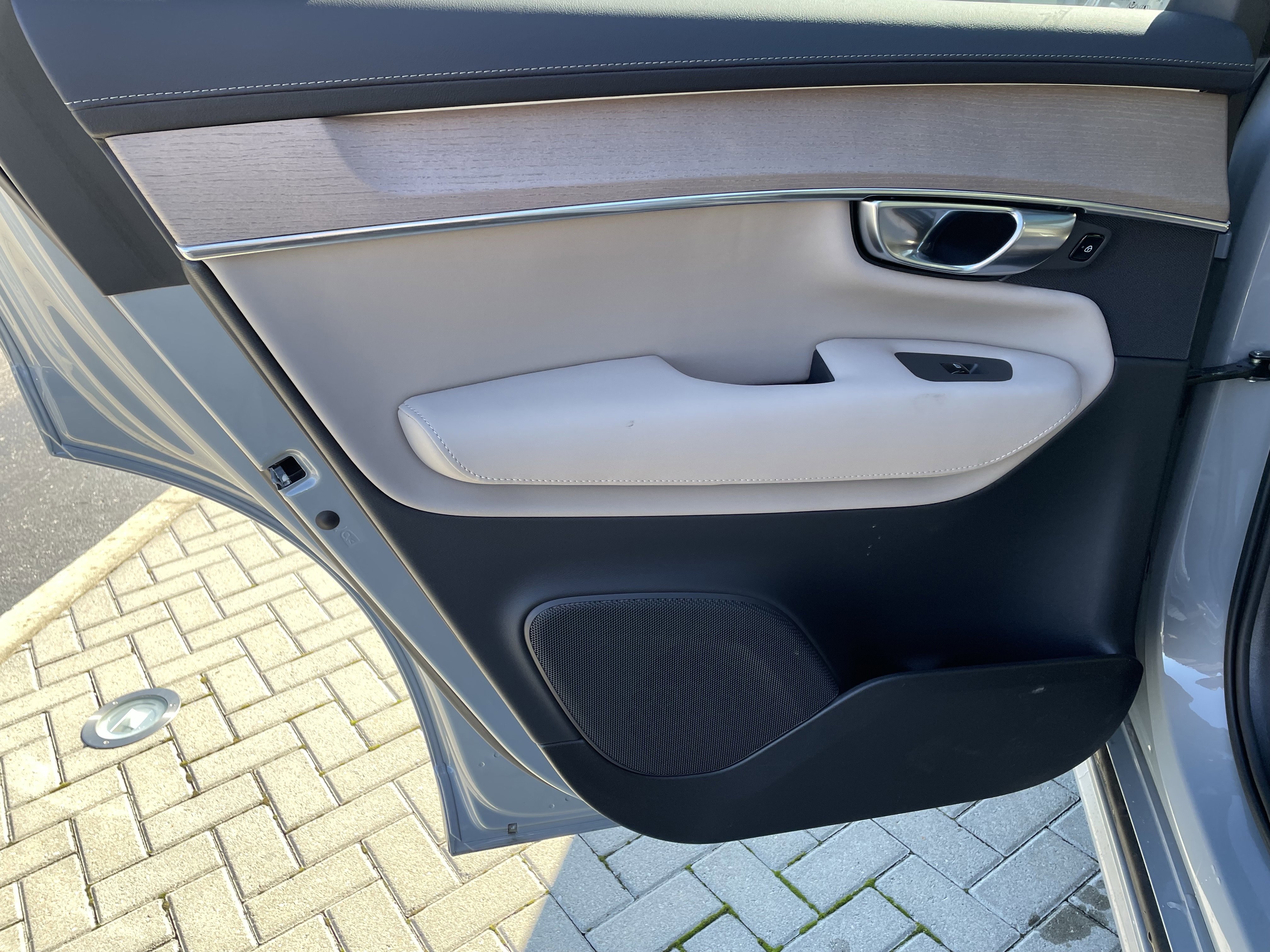 New 2026 Volvo XC90 B6 Plus w/ Protection Package Premier image 11