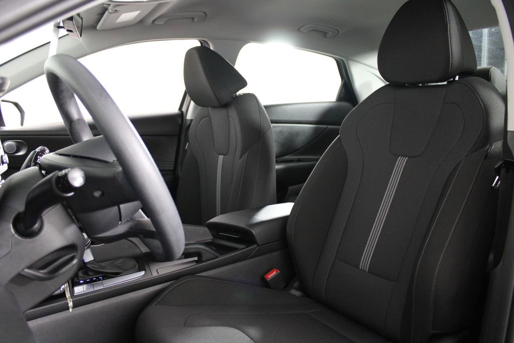 Certified 2026 Hyundai Elantra SE FWD image 19