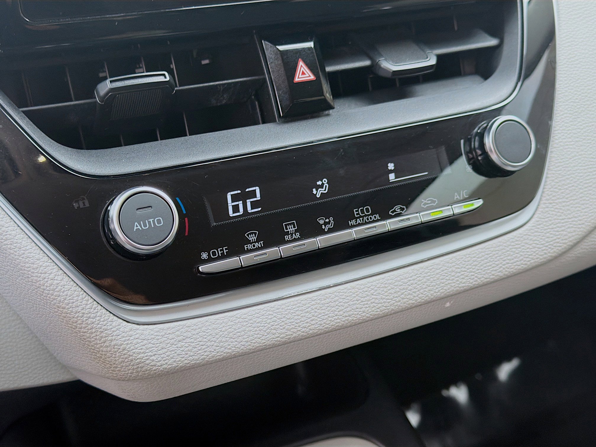 Used 2024 Toyota Corolla LE image 14