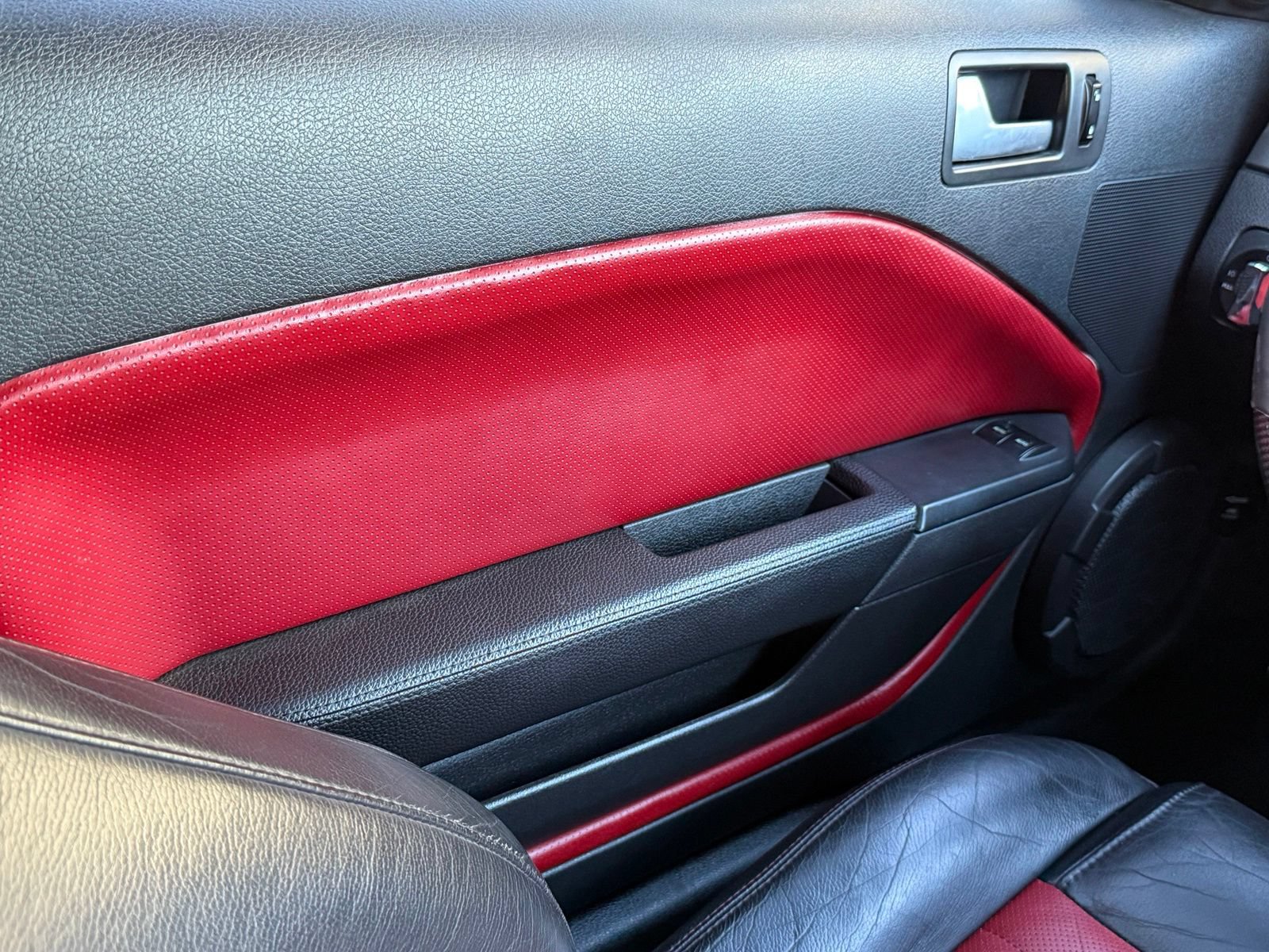 Used 2007 Ford Mustang Shelby GT500 RWD image 30